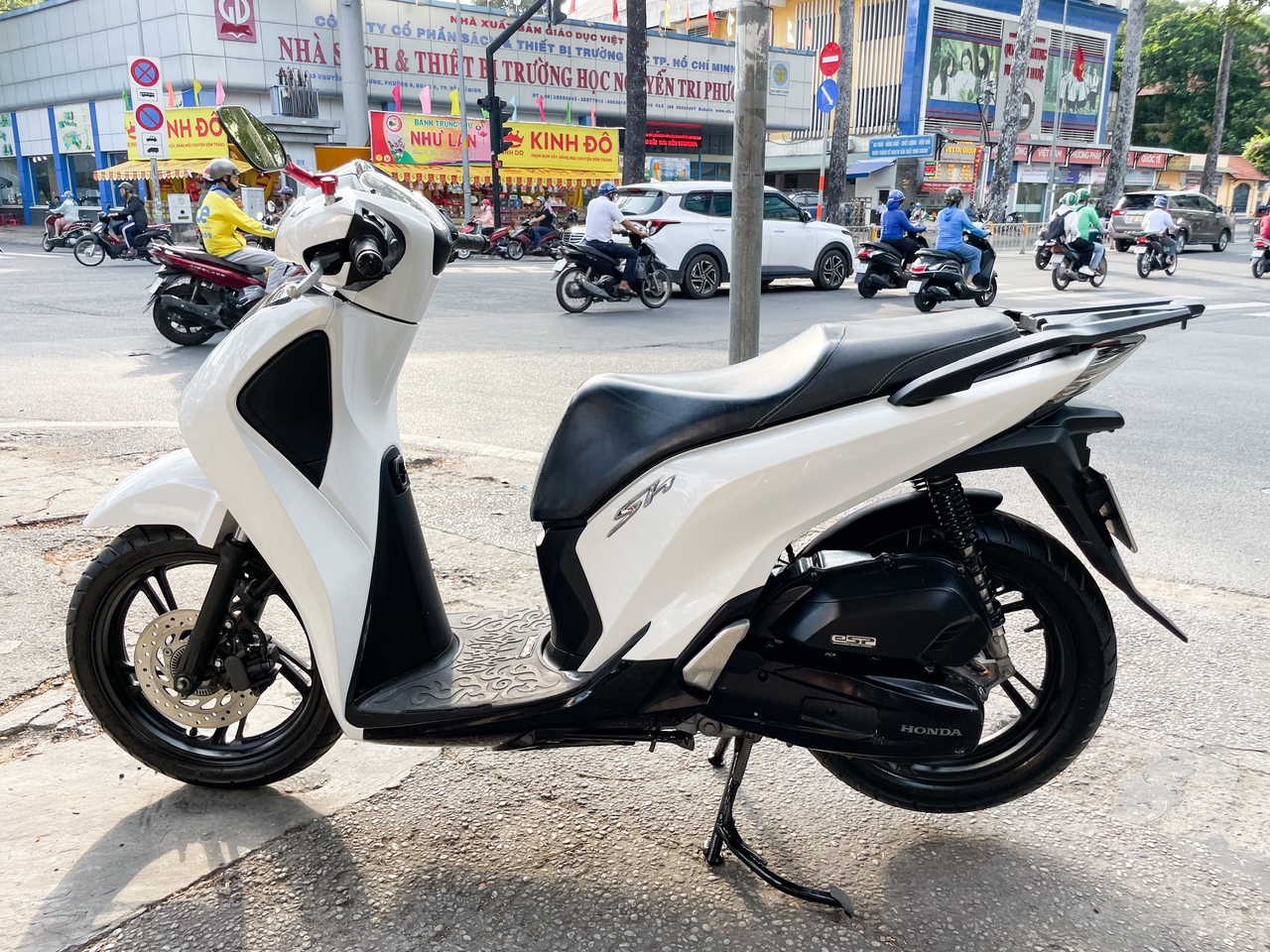 son xe sh trang van nam